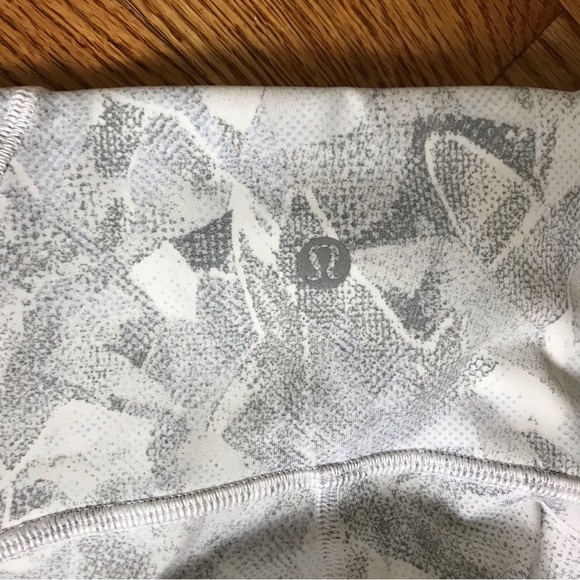 Lululemon White/Gray Pattern Legging - Picture 8 of 12